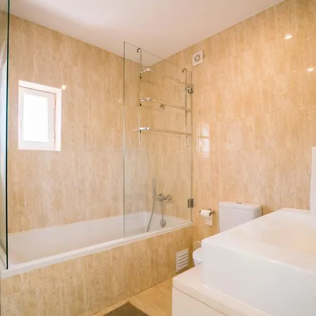 GuestReady - Campolide Boho Terrace Duplex 4 Bedrooms Apartamento