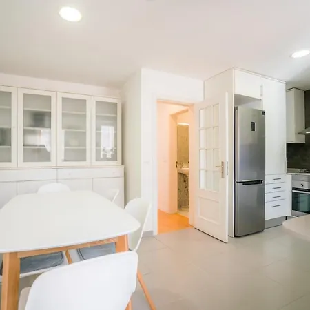 Appartement Guestready - Campolide Boho Terrace Duplex 4 Bedrooms *